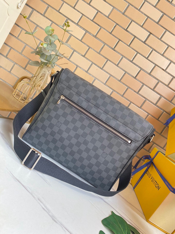 ルイヴィトンバッグ側面デザイン